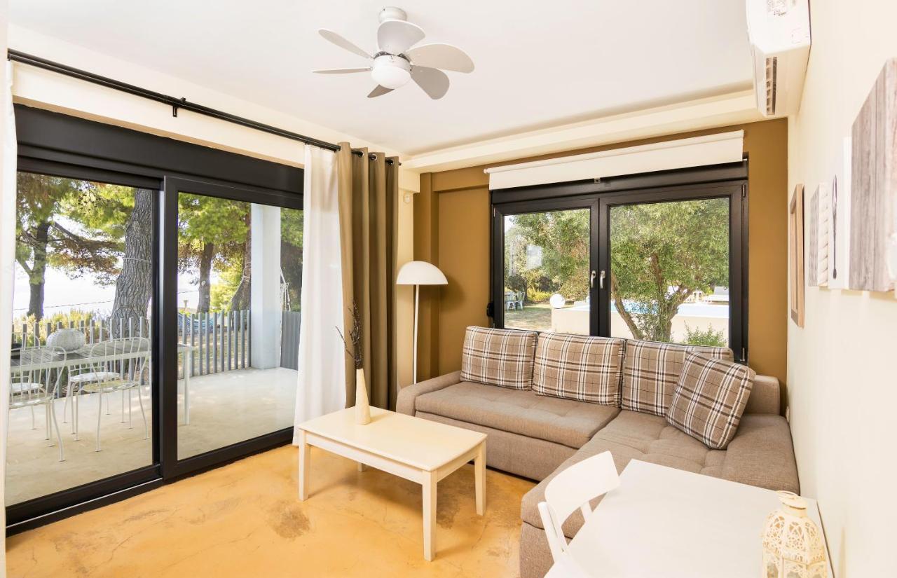 Entechnos Living Aparthotel Megali Ammos  Exterior photo