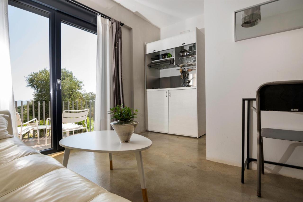 Entechnos Living Aparthotel Megali Ammos  Exterior photo